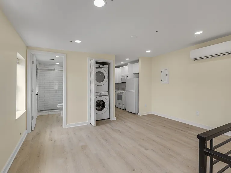 2723 E Huntingdon St #3 — Photo 1