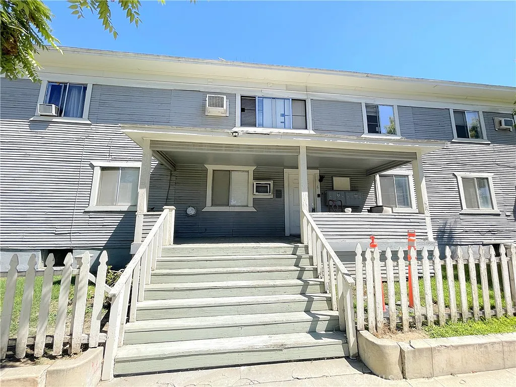 2 bed, 700 sqft, $1,745 — Photo 2