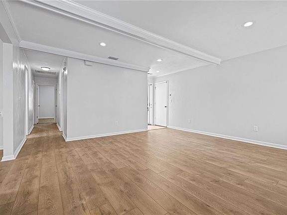 5th image of 600 Aylesbury Dr