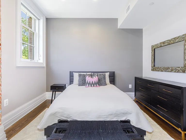 901 D St NE #1 — Photo 3