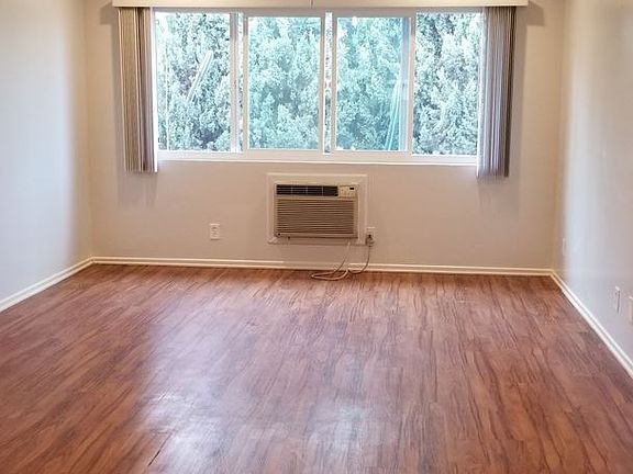 2nd image of 11311 Hatteras St APT 5