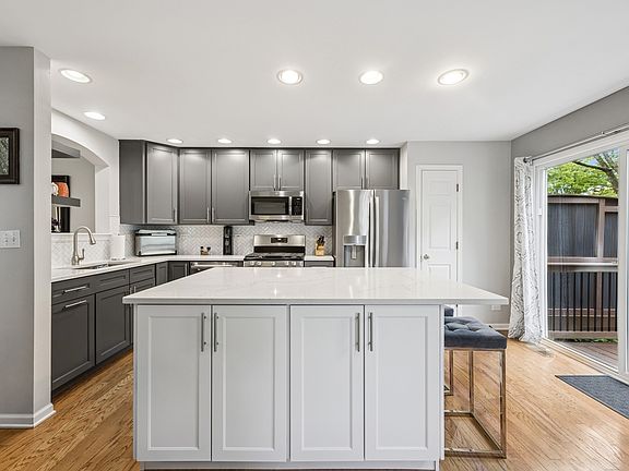 3rd image of 6173 Dixon Dr