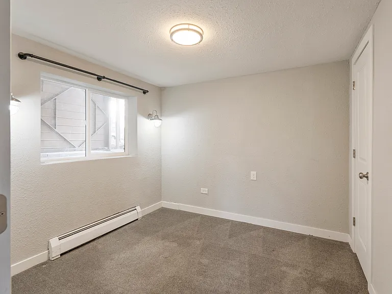 2224 Kenton St — Photo 18