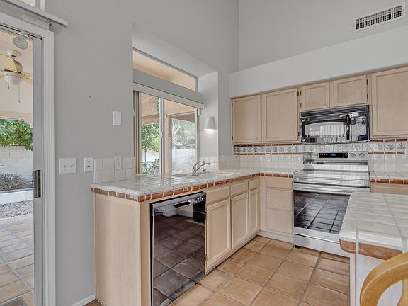 5th image of 177 W Bolero Dr