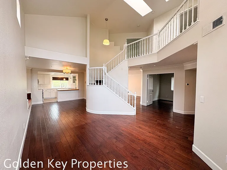 3274 San Tomas Dr — Photo 4