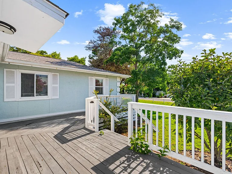 327 Shasta St — Photo 4