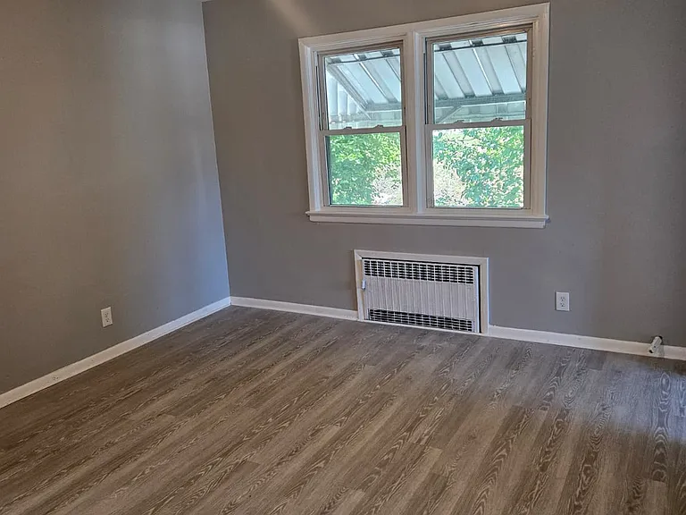 158 3rd Ave #2R — Photo 4