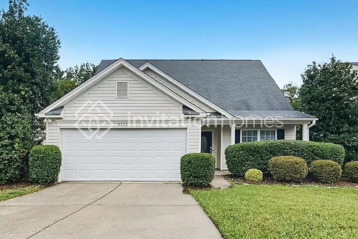 8802 Laurel Run Dr Charlotte, NC 28269 — Photo 1