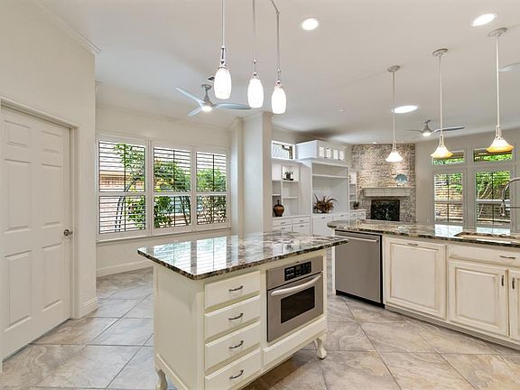4th image of 616 Pelican Hills Dr