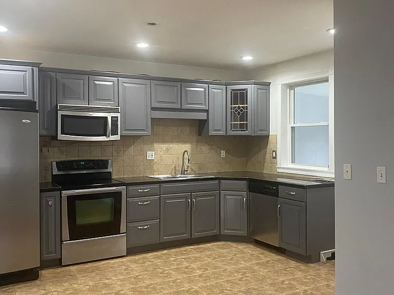 13-15 Clinton Ave — Photo 3