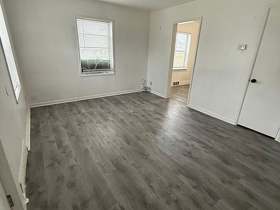 2nd image of 9523 Charlotte St