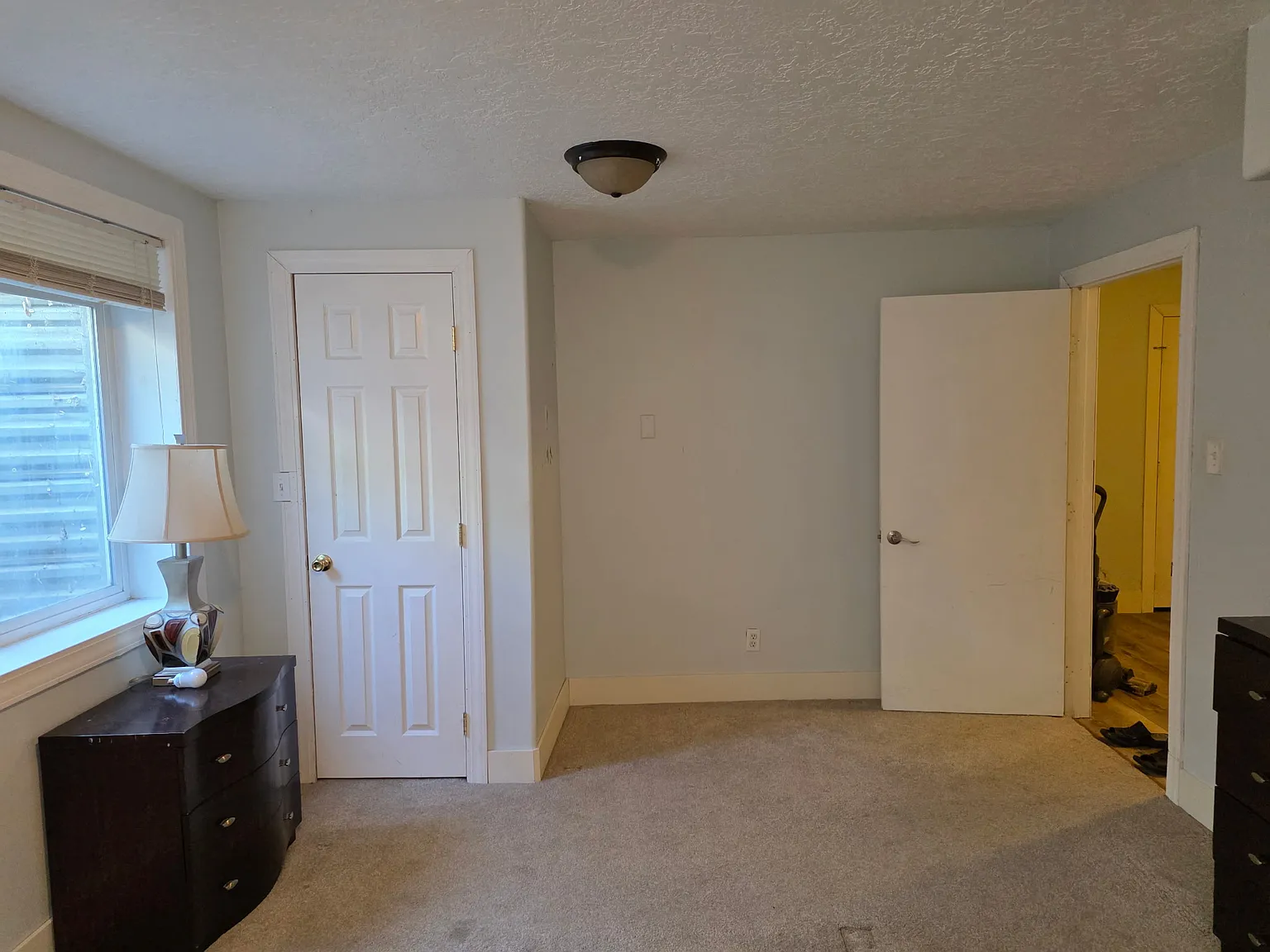 6 bed, 2958 sqft, $700 — Photo 2