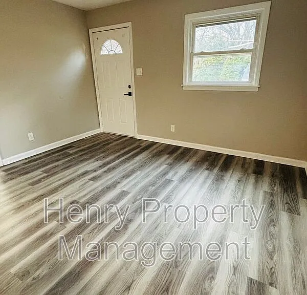 1120 Drew St — Photo 4