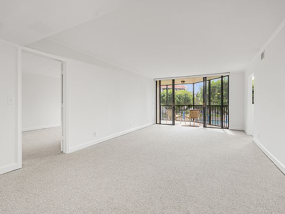 4th image of 800 Jeffery Street #208