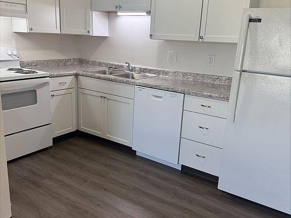 5th image of 1127 S Linn St #23