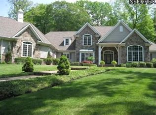 9837 Foxwood Trl, Kirtland, OH 44094