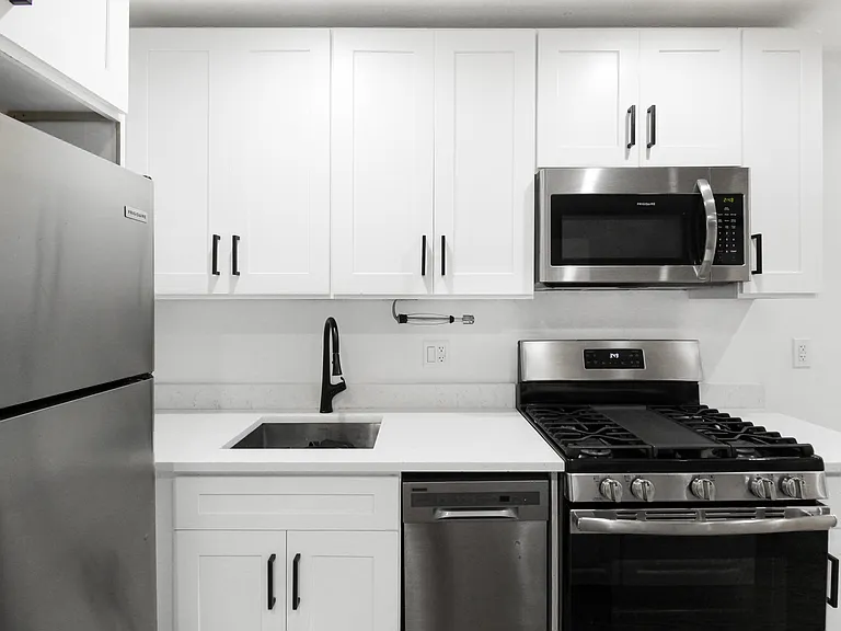 70 Halsey St #1 — Photo 10
