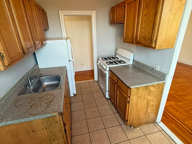 10916 Myrtle Ave #3E — Photo 6