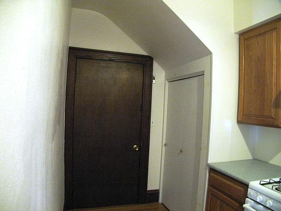 3rd image of 914 W Moss Ave APT C