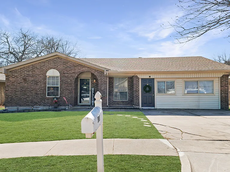 410 Lorine St — Photo 5