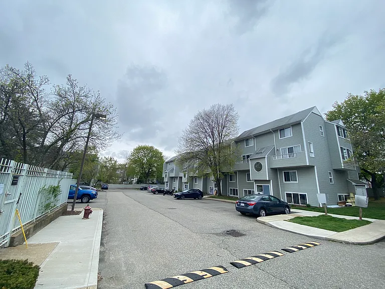 138 N Beacon St — Photo 13