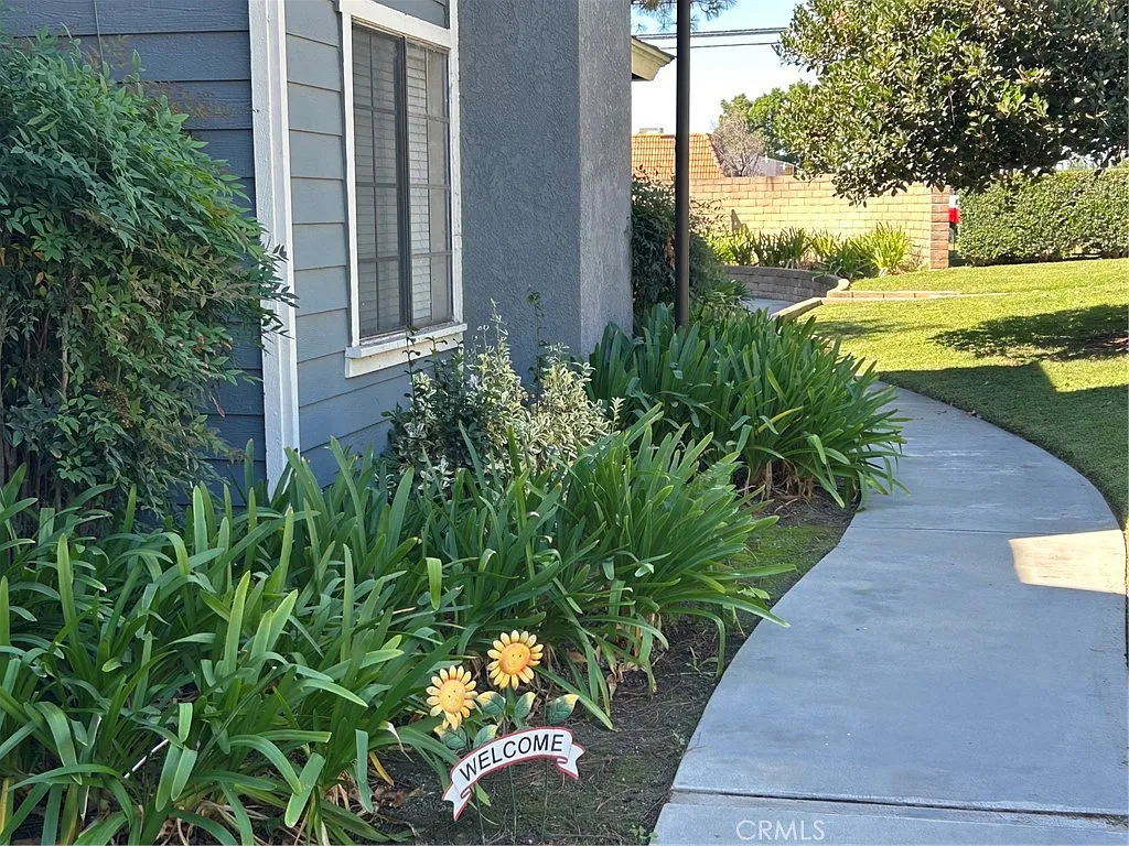 2 bed, 1.5 bath, 1179 sqft, $2,300 — Photo 2