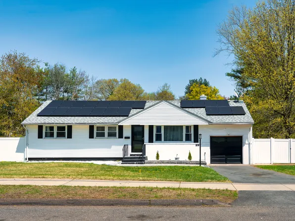 32 Custer Drive, Windsor, CT 06095