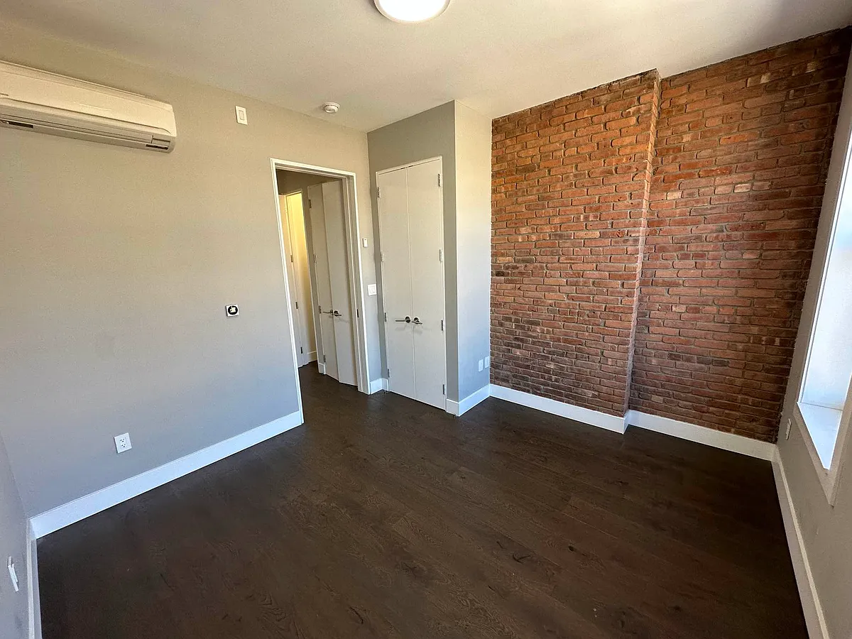Building Photo - 336 W 17th St #5B