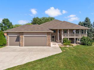 2306 Surrey Ln, Baraboo, WI 53913