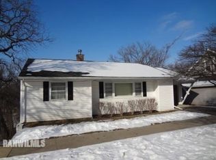 225 S High St, Galena, IL 61036