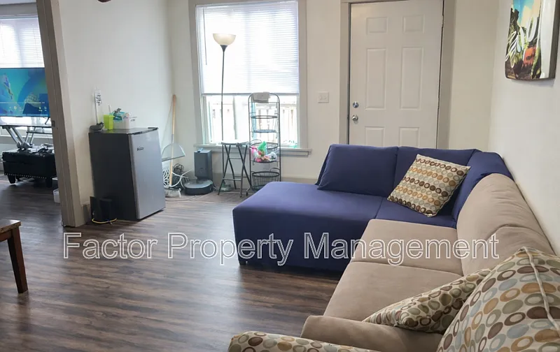 3 bed, 1.0 bath, 1000 sqft, $1,350 — Photo 3