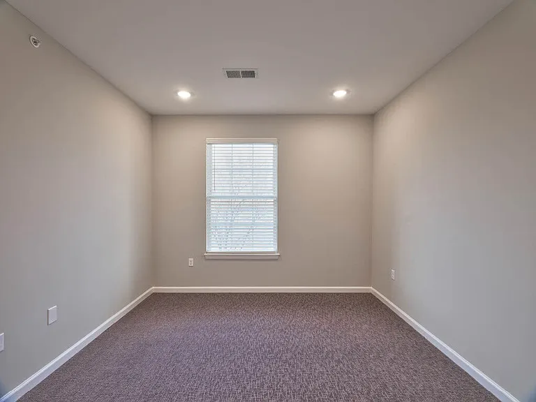 Pearl Pointe Apartments — Photo 30