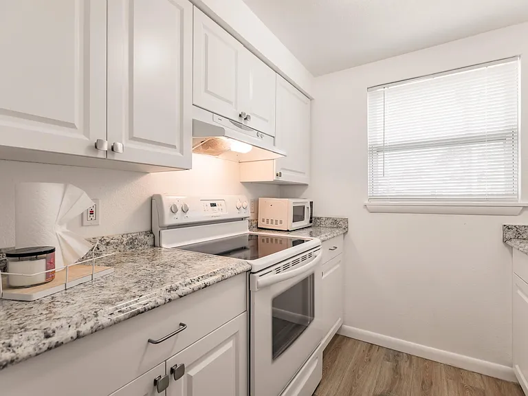 1611 Florence Ave #B — Photo 27
