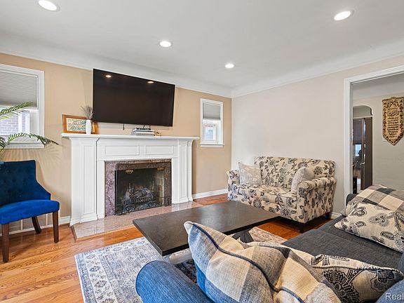 5th image of 533 N Waverly St