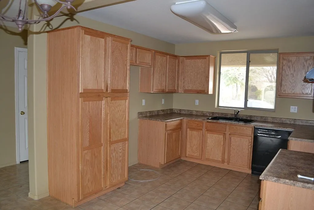 3 bed, 1302 sqft, $1,800 — Photo 3