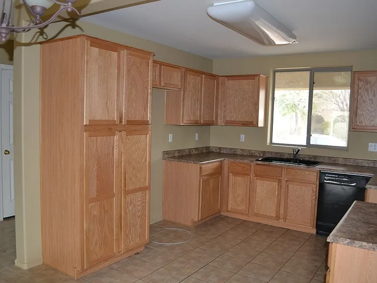 7408 S 37th Gln — Photo 3