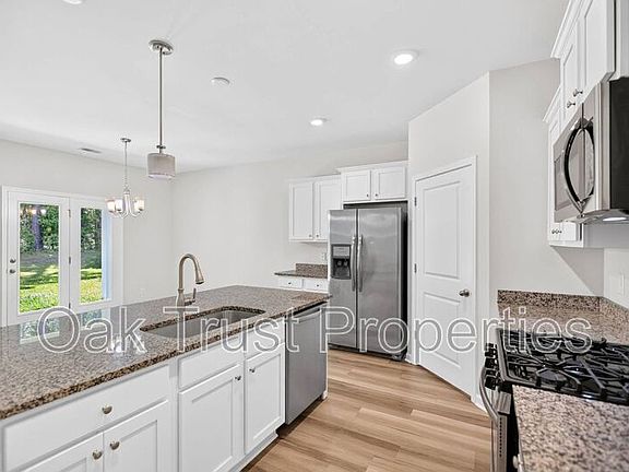 4th image of 216 Sarcoxie Rd