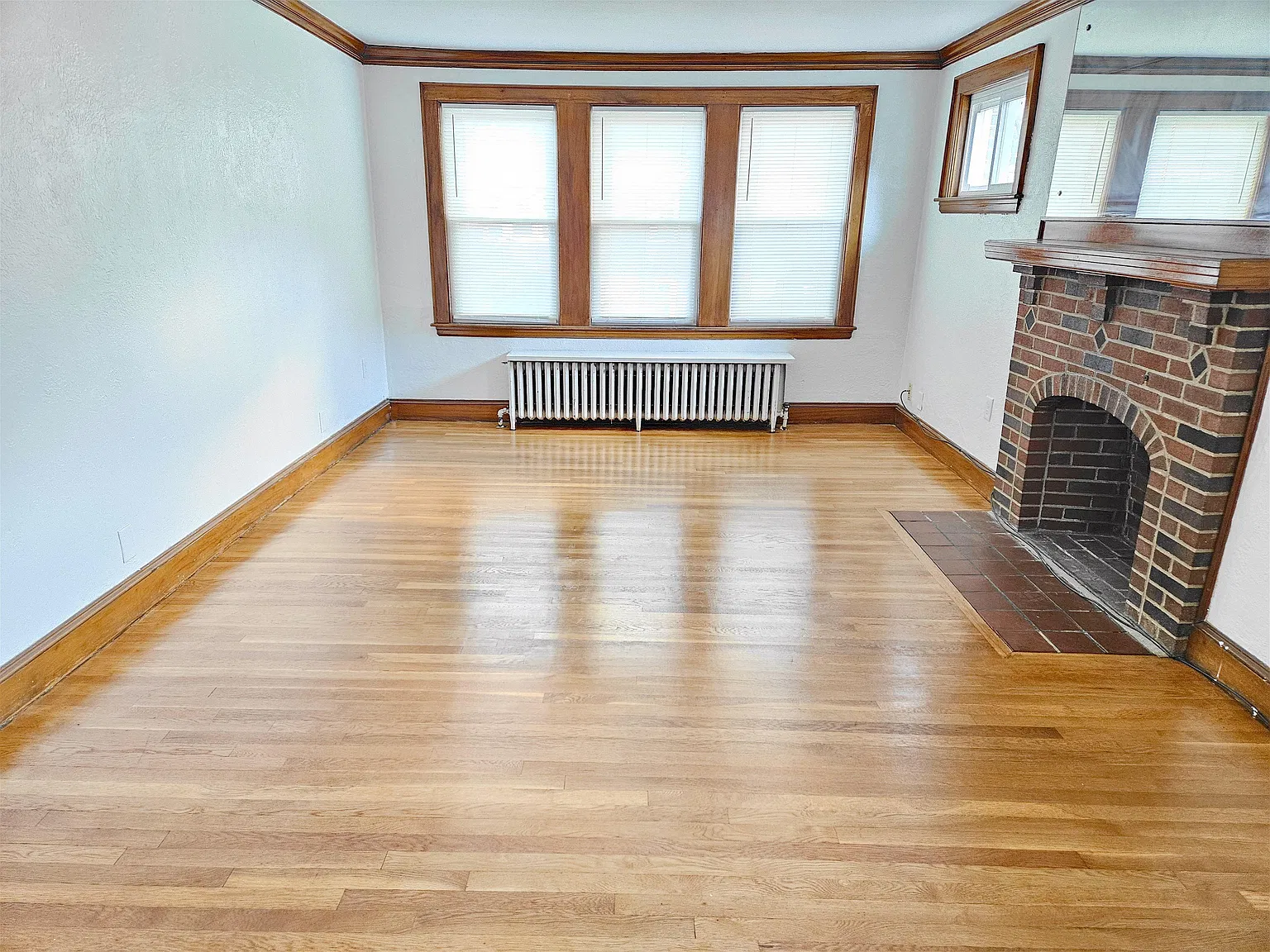3 bed, 1300 sqft, $3,450 — Photo 1