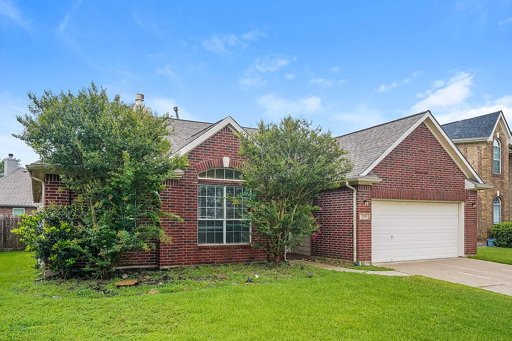 3 bed, 2.0 bath, 2281 sqft, $2,605 — Photo 3