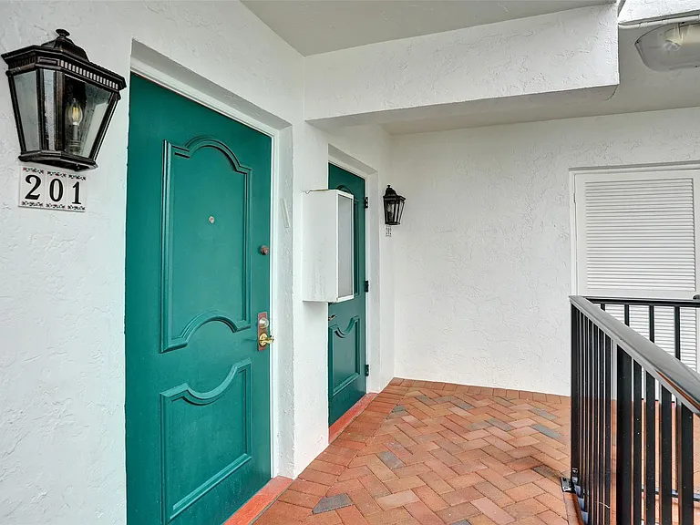 1212 SE 2nd Ct #201 — Photo 30