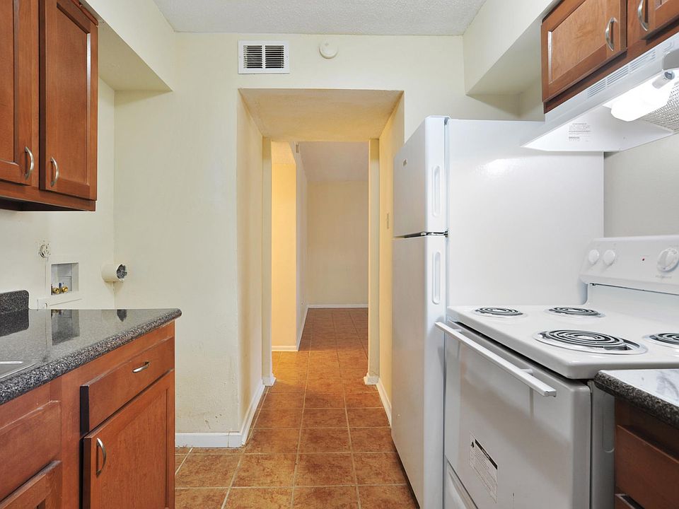 2nd image of 3254 Kabel Dr