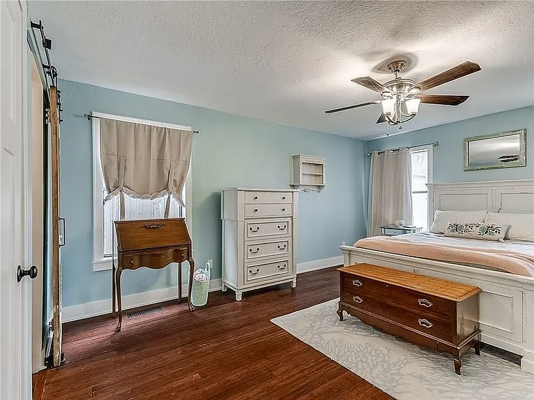 2104 Whiteoak Cir — Photo 26