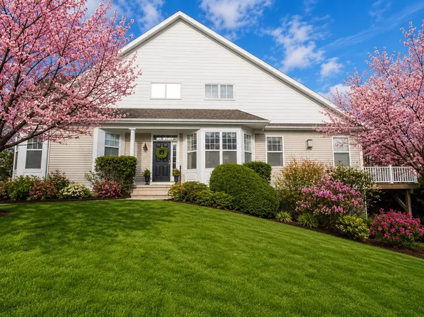 52 Faith Ln, Danbury, CT 06810
