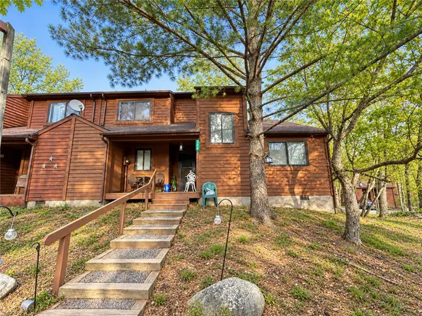 524 Wales Ct, Bushkill, PA 18324