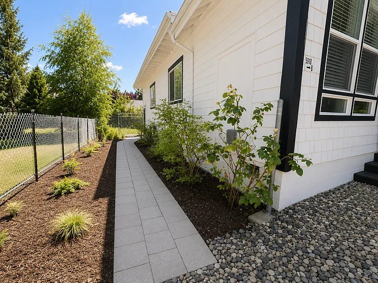 5910 NE 60th Ave — Photo 26