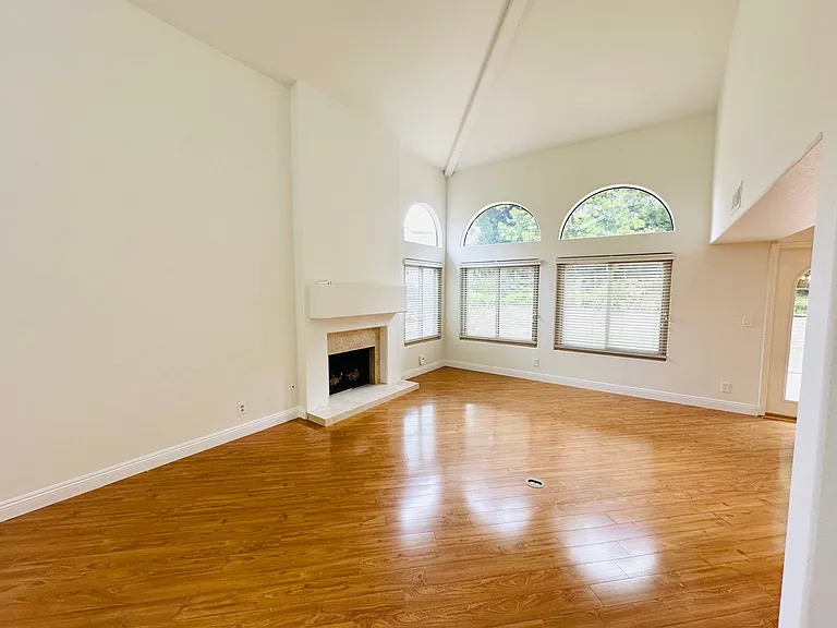 6635 Soaring Dr — Photo 7