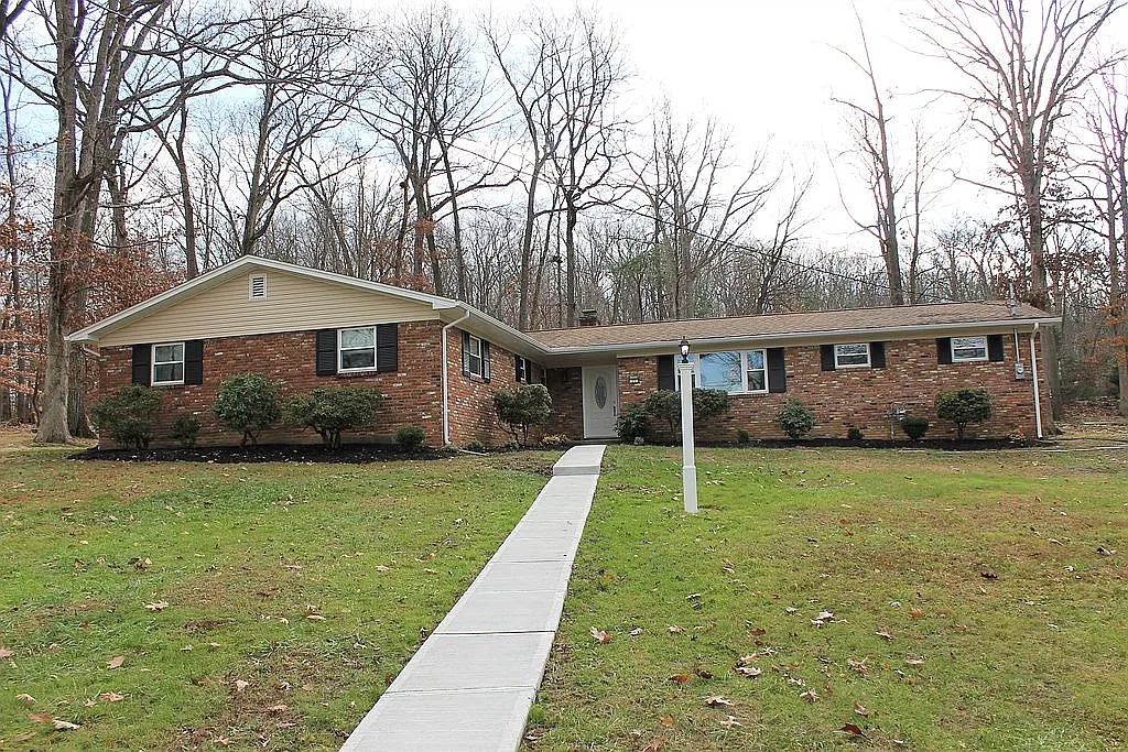 21 Greenbrier Rd photo 1