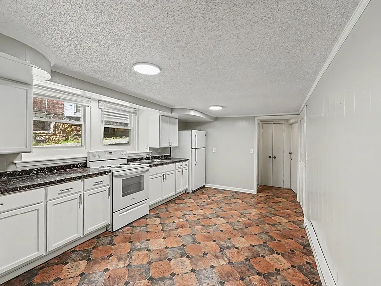 4220 Harrison St — Photo 6