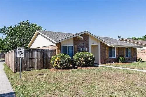 2921 Chariot Ln Photo 1