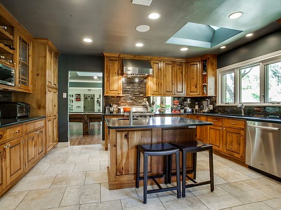4th image of 5721 Farquhar Ln